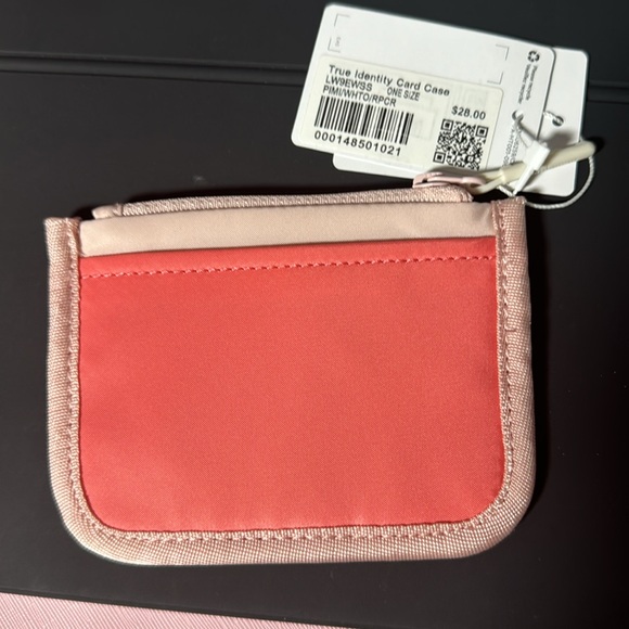 Lululemon True Identity Card Case *NWT
Pink Mist/White Opal/Raspberry Cream - Picture 5 of 5